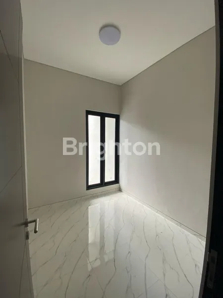 image TURUN HARGA ROW JALAN SUPER LEBAR, MINIMALIS RUMAH KUTISARI INDAH, DEKAT KAMPUS PETRA, DEKAT A YANI, SISA 1 UNIT (4)