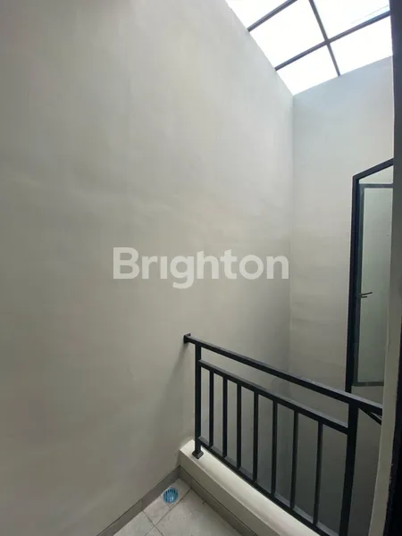 image TURUN HARGA ROW JALAN SUPER LEBAR, MINIMALIS RUMAH KUTISARI INDAH, DEKAT KAMPUS PETRA, DEKAT A YANI, SISA 1 UNIT (7)