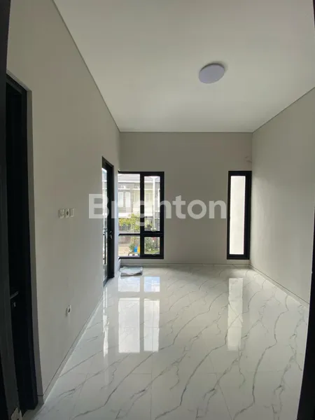 image TURUN HARGA ROW JALAN SUPER LEBAR, MINIMALIS RUMAH KUTISARI INDAH, DEKAT KAMPUS PETRA, DEKAT A YANI, SISA 1 UNIT (8)