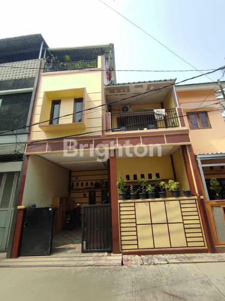 image RUMAH 2 LANTAI SIAP HUNI DAERAH KOMPLEK TUGU PERMAI, KOJA-JAKARTA UTARA (1)
