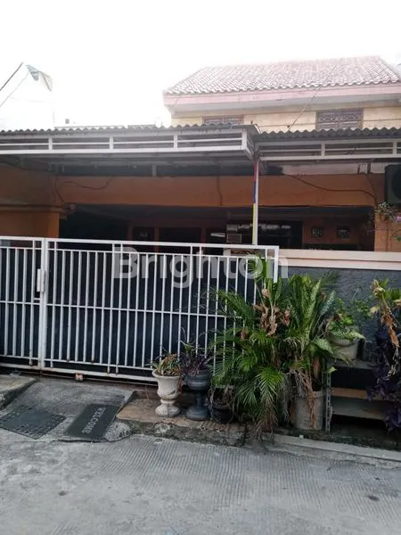 image RUMAH 2 LANTAI SIAP HUNI, ADA GUDANG DI  LANTAI ATAS DAERAH KOJA, JAKARTA UTARA (1)