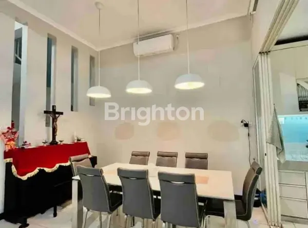 image RUMAH BAGUS TERAWAT PLOSO TIMUR, ADA BALKON COCOK UNTUK SANTAI (2)