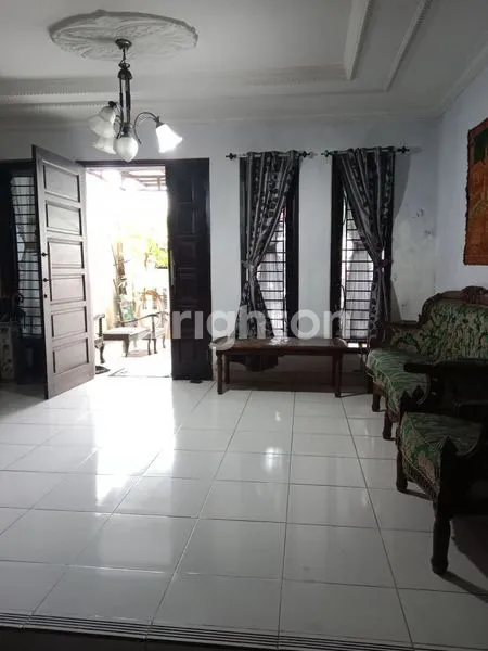 image DIJUAL RUMAH 2 LANTAI DI CENGKARENG - SHM, BEBAS BANJIR DEKAT JL RAYA DAAN MOGOT (2)