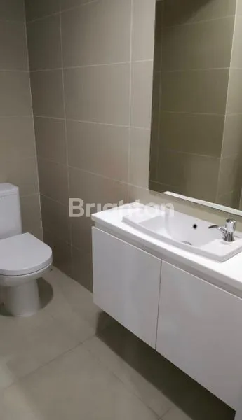 image RUMAH 2 LANTAI SIAP HUNI, SHM, DI KELAPA GADING (8)