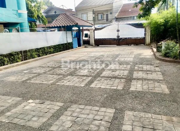 image RUMAH MEWAH 1 RUMAH UTAMA PLUS KOLAM RENANG + 4 RUMAH 2LANTAI TANAH KUSIR JAKARTA SELATAN  (2)