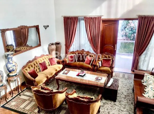 image RUMAH MEWAH 1 RUMAH UTAMA PLUS KOLAM RENANG + 4 RUMAH 2LANTAI TANAH KUSIR JAKARTA SELATAN  (1)