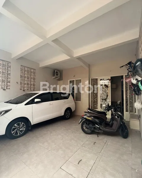 image RUMAH STRATEGIS KAWASAN NYAMAN TENANG PLOSO TIMUR DEKAT GALAXY MALL UNAIR C ITS WM KALIJUDAN PAKUWON CITY MERR KENJERAN TAMBAKSARI (2)