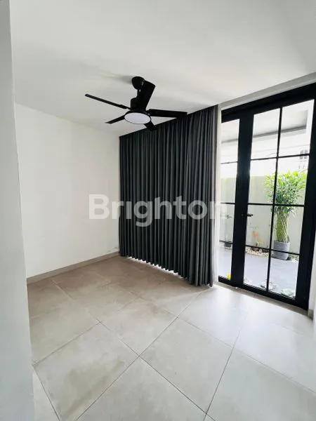 image RUMAH 3 LANTAI 5 KT DI BEKASI PERMAI, SHM (2)