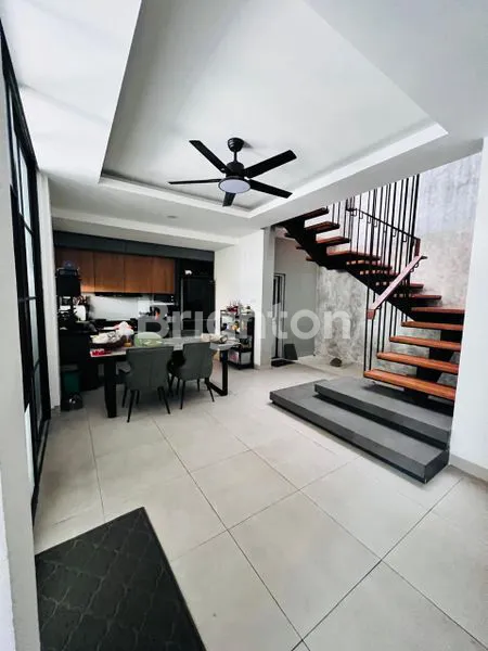image RUMAH 3 LANTAI 5 KT DI BEKASI PERMAI, SHM (4)