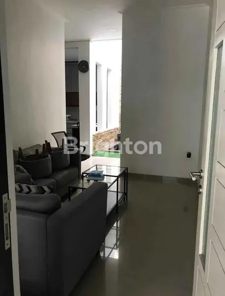 image RUMAH 2 LANTAI SIAP HUNI DEKAT EXIT TOL MALANG (2)