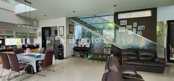 image RUMAH MEWAH FULLERTON PLACE CITRALAND ADA KOLAM RENANG  (3)
