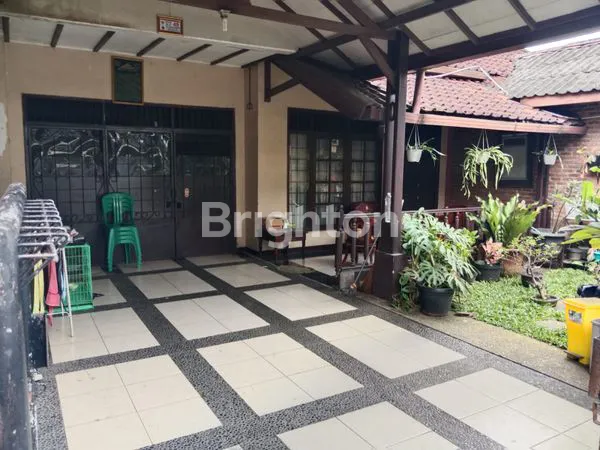 image RUMAH + KOS STRATEGIS DEKAT KAMPUS UHAMKA CIRACAS — LT 300 M² • SHM • | POTENSI PASIF INCOME (1)