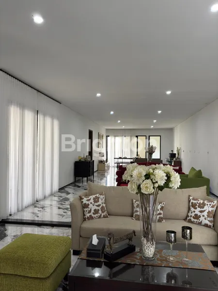 image RUMAH MEWAH MODERN DI JALAN SURIREJO NGAGLIK SLEMAN (2)