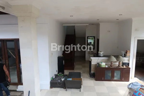 image DISEWAKAN VILLA MEWAH DAN LUAS (3)