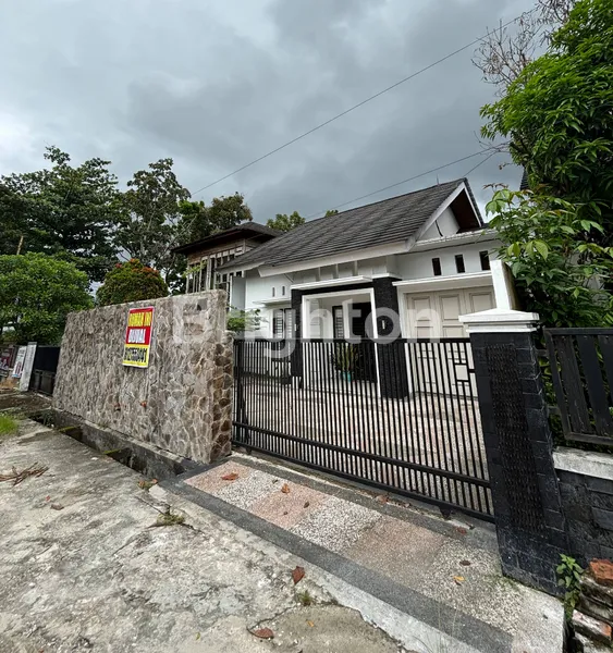 image DIJUAL RUMAH MEWAH DI SEKUNTUM RAYA (1)
