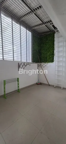 image RUMAH RAPIH 2 LANTAI SIAP HUNI DI PURI INDAH JAKARTA BARAT BEBAS BANJIR (4)