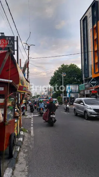 image RUMAH HITUNG TANAH 371M², LOKASI PREMIUM KEMANGGISAN (2)