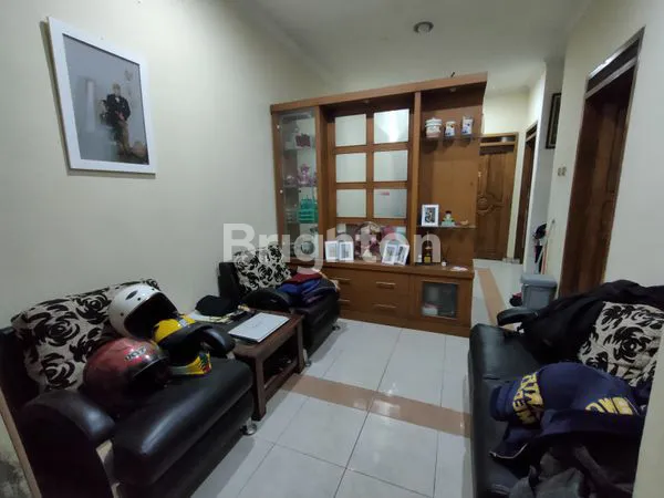 image JUAL CEPAT, RUMAH 2 LANTAI, LOKASI STRATEGIS (1)