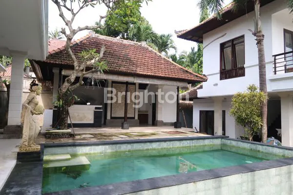 image DISEWAKAN VILLA MEWAH DAN LUAS (1)