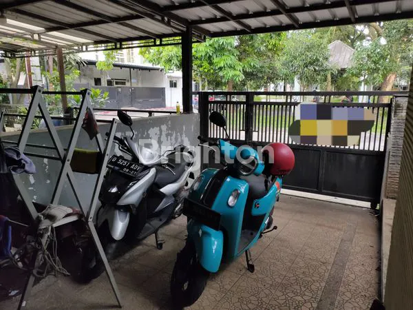 image JUAL CEPAT, RUMAH 2 LANTAI, LOKASI STRATEGIS (2)