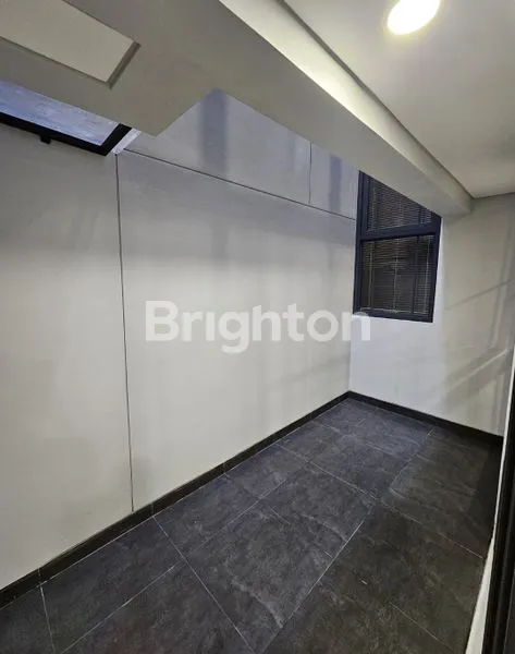 image RUMAH AETHER GREENWICH BSD CITY FURNISH HOOK 3 LANTAI TANGERANG (4)