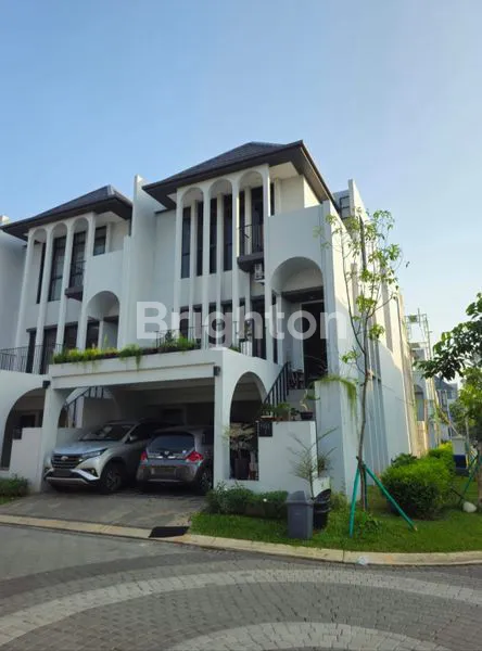 image RUMAH AETHER GREENWICH BSD CITY FURNISH HOOK 3 LANTAI TANGERANG (2)