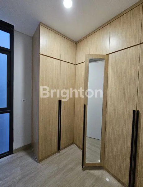 image RUMAH AETHER GREENWICH BSD CITY FURNISH HOOK 3 LANTAI TANGERANG (5)