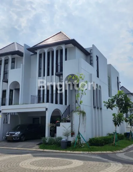 image RUMAH AETHER GREENWICH BSD CITY FURNISH HOOK 3 LANTAI TANGERANG (1)