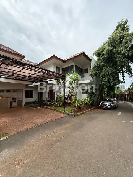 image RUMAH STRATEGIS DEKAT STASIUN MRT FATMAWATI DAN CIKAL SCHOOL LEBAK BULUS JAKARTA SELATAN (1)