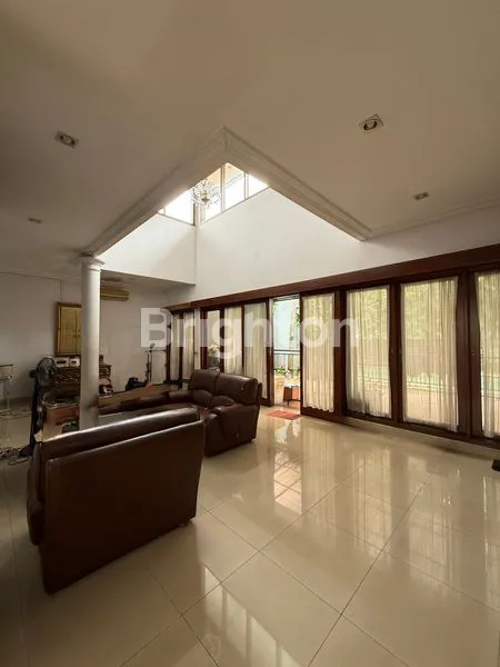 image RUMAH STRATEGIS DEKAT STASIUN MRT FATMAWATI DAN CIKAL SCHOOL LEBAK BULUS JAKARTA SELATAN (2)