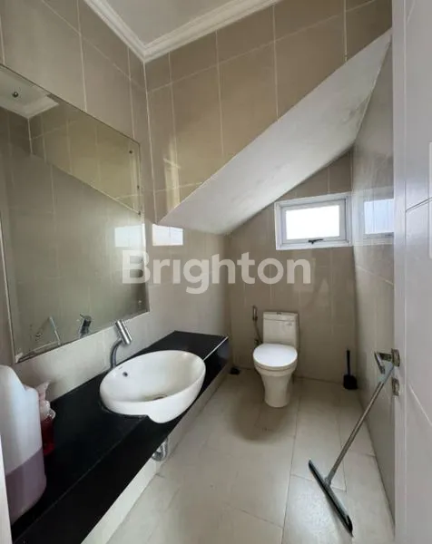 image RUMAH WHITSAND GREENWICH 2 LANTAI SEMIFURNISH  BSD CITY (4)