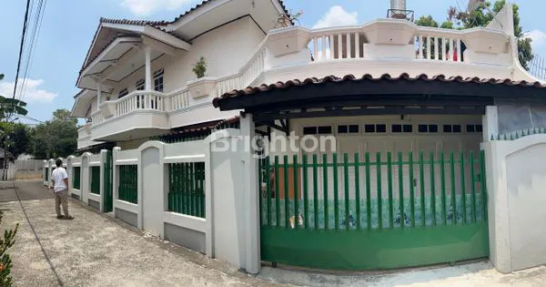 image DIJUAL RUMAH HOEK SEMI FURNISH 2 LANTAI (1)