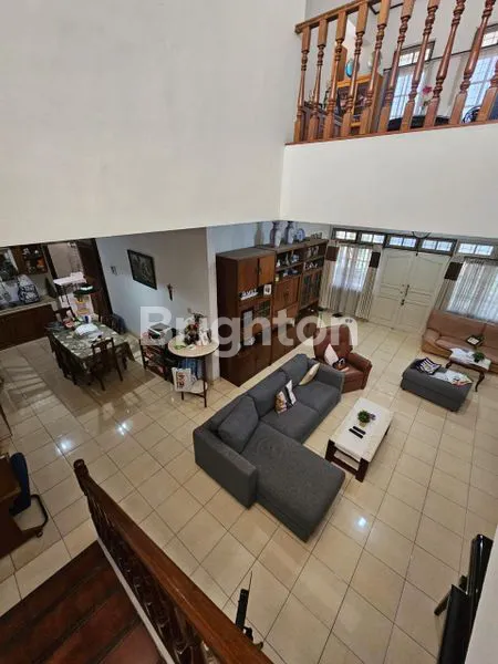 image DIJUAL RUMAH HOEK SEMI FURNISH 2 LANTAI (3)