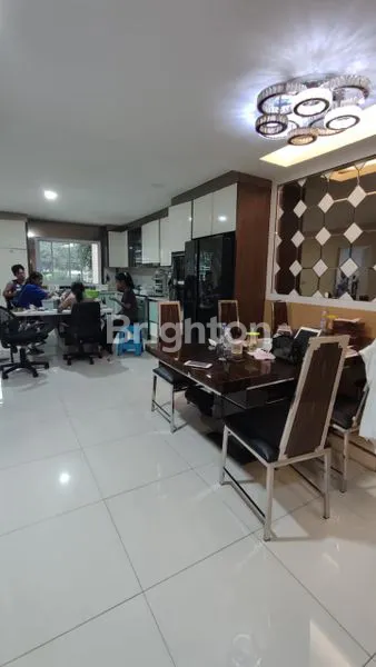 image RUMAH MEWAH GOLF VIEW FULL FURNISHED DI KEMAYORAN (3)