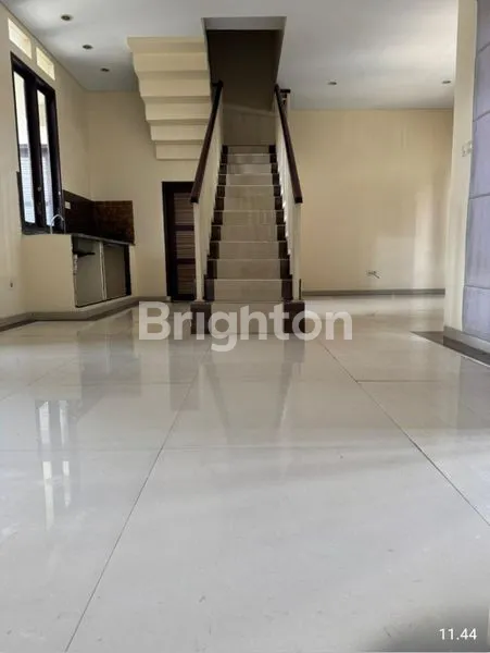 image RUMAH 2 LANTAI 4 KAMAR DAN 3 KAMAR MANDI LOKASI STRATEGIS DI DENPASAR SELATAN PANJER (4)