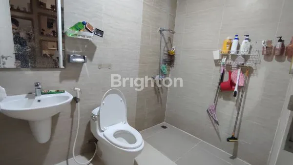 image RUMAH MEWAH GOLF VIEW FULL FURNISHED DI KEMAYORAN (8)