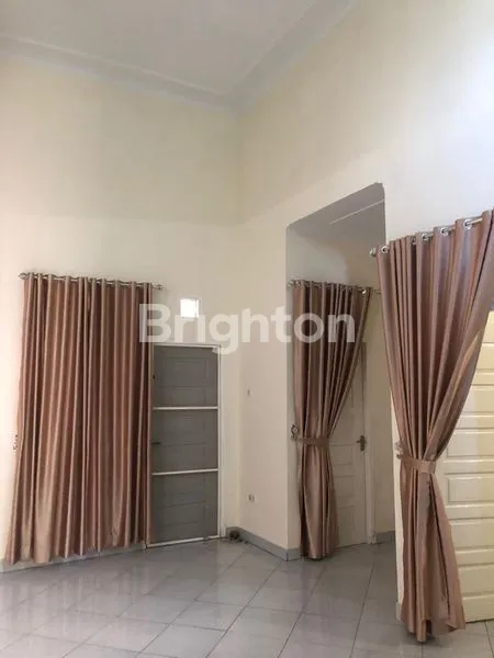 image RUMAH CANTIK SEMI FURNISHED DI BUKIT BARISAN (2)