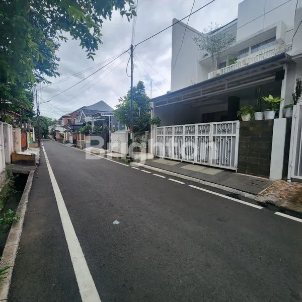 image RUMAH LUXURY MINIMALIS , PONDOK KELAPA , JAKARTA TIMUR (1)