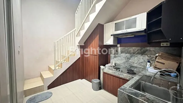 image DISEWAKAN RUMAH 2 LANTAI DI PONDOK TJANDRA DI DALAM CLUSTER SIDOARJO AREA (2)