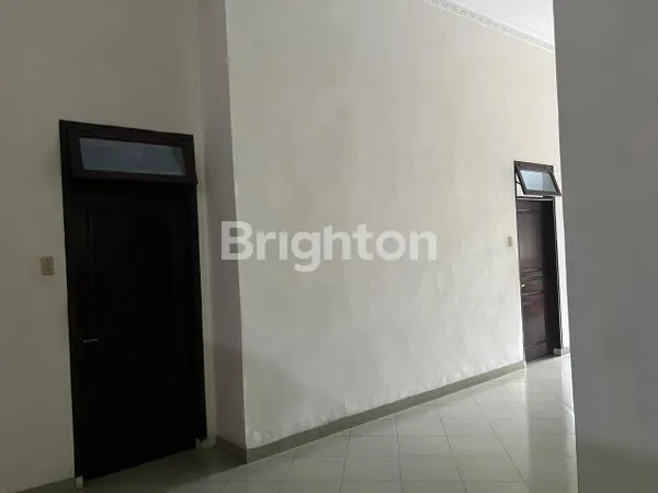 image VILLA 3,5 LANTAI SIAP HUNI DI JL. GANDHI (6)