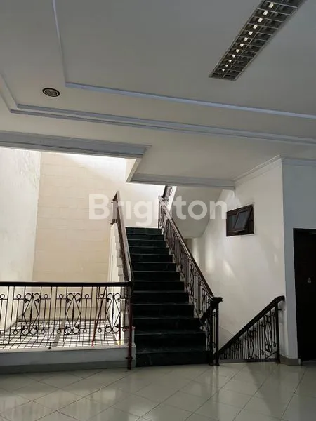 image VILLA 3,5 LANTAI SIAP HUNI DI JL. GANDHI (4)