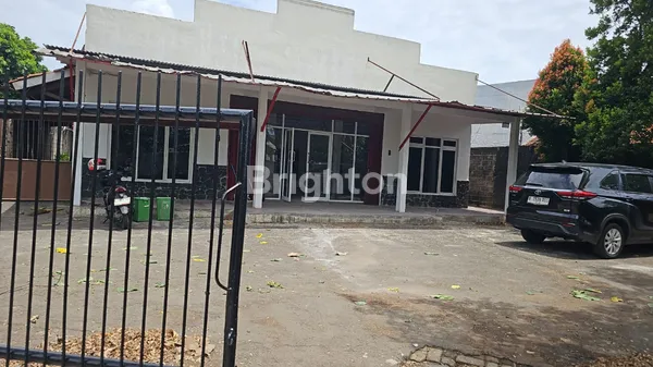 image DISEWAKAN RUMAH DENGAN TANAH LUAS TANGERANG SELATAN (1)