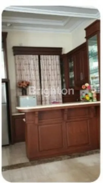 image INGIN RUMAH MEGAH TANPA PUSING URUSAN INTERIOR? KAMI HADIRKAN MAHAKARYA HUNIAN DI LOKASI PALING PRESTISIUS, ARAYA TAHAP 2, LENGKAP DENGAN SELURUH PERABOT PREMIUMNYA (FULL FURNISHED).  MENGAPA RUMAH INI ISTIMEWA?      \U2728 INTERIOR BERKELAS: LANTAI MARME (4)