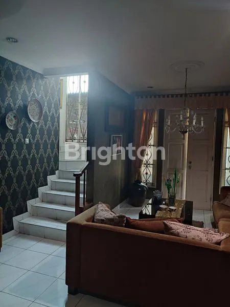 image RUMAH 2 LANTAI SENAYAN BINTARO SEKTOR 9 TANGERANG SELATAN  (3)