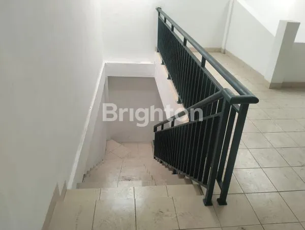 image RUKO MEWAH PREMIUM BAGUS 4 LANTAI SIAP HUNI STRATEGIS PINGGIR JALAN RAYA RAMAI BEBAS BANJIR DI CIDENG JAKARTA PUSAT (8)