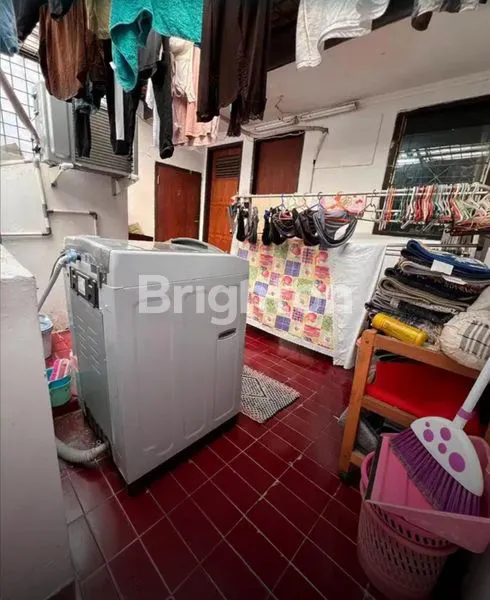 image RUMAH HOOK STRATEGIS, SHM, LT 150M² DI KEBON JERUK (8)