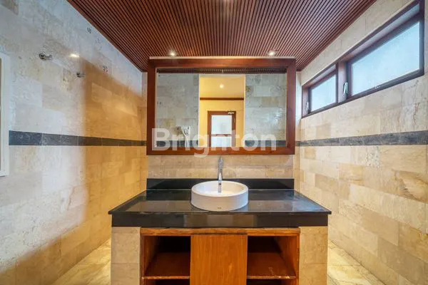 image \\UD83C\\UDFE1\\UD83D\\UDCA6 VILA NYAMAN & MODERN DENGAN KOLAM RENANG – READY DIJUAL/SEWA (8)