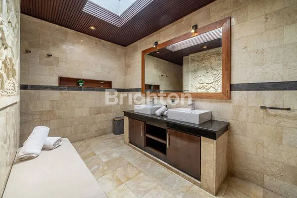 image \\UD83C\\UDFE1\\UD83D\\UDCA6 VILA NYAMAN & MODERN DENGAN KOLAM RENANG – READY DIJUAL/SEWA (6)