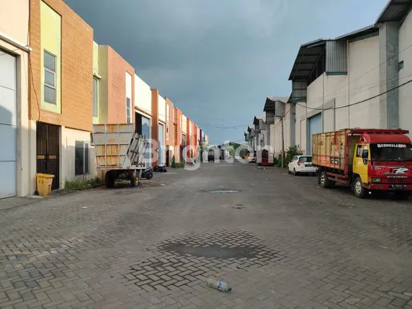 image GUDANG LUAS 600 M² DI SENTRA BAMBE DRIYOREJO GRESIK (5)