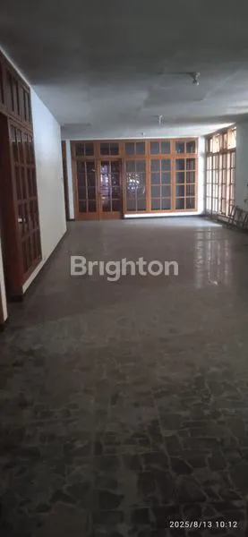 image DIJUAL RUMAH LUAS AREA JL RAYA CAKALANG MUAT MOBIL BANYAK BISA DI ALIH FUNGSIKAN UNTUK KANTOR ATAU RUMAH KOS AREA STRATEGIS SELANGKAH KE SUHAT TERMINAL DAN JALAN POROS BLIMBING KOTA MALANG (4)